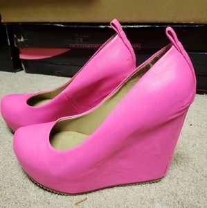 Elle Wedges (Like New/Mint Cond)